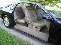 Prototipo Lincoln de 1993 con puertas escamoteables bajo el coche