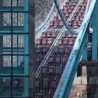 96 camiones durante cinco días, el crítico examen que ha pasado el nuevo puente más alto del mundo. Está en China, claro