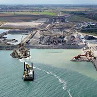 Con módulos de hormigón de 73.000 toneladas y tanto acero como 50 Torres Eiffel: así se está construyendo el mayor túnel submarino del planeta. Está en Europa