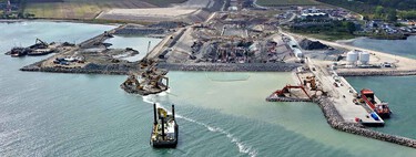 Con módulos de hormigón de 73.000 toneladas y tanto acero como 50 Torres Eiffel: así se está construyendo el mayor túnel submarino del planeta. Está en Europa