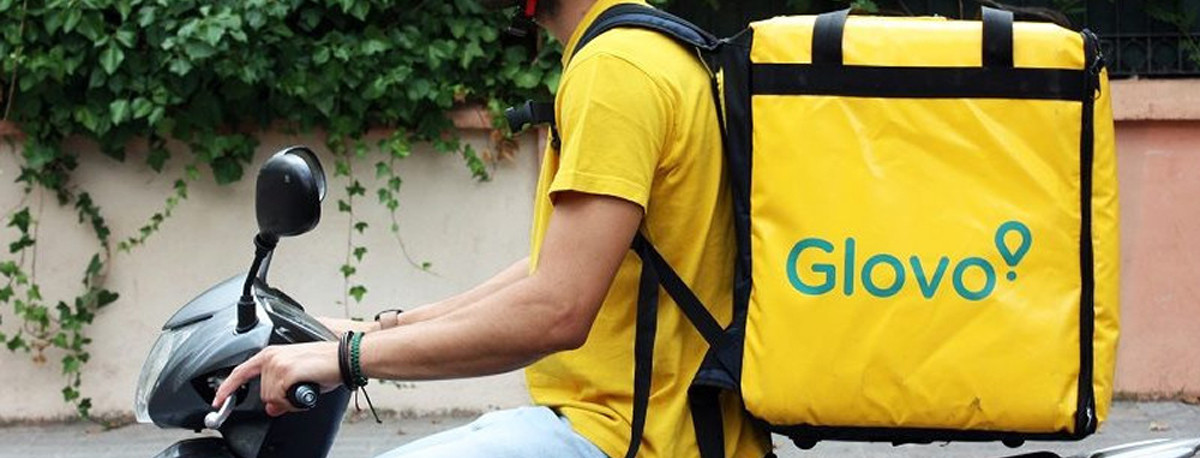 Glovo курьер. Доставщик на велосипеде. Доставщик еды. Доставщик еды на велосипеде. Доставщик еды.