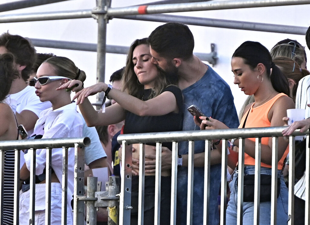 David Broncano, cual adolescente salidorro durante el festival 'Mad Cool': las fotos del presentador dándose el lote con Silvia Alonso