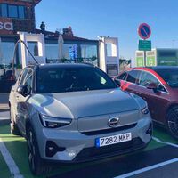 Los europeos hemos comprado más coches eléctricos que de gasolina en diciembre: ¿sorpaso o sueño de un mes de invierno?	