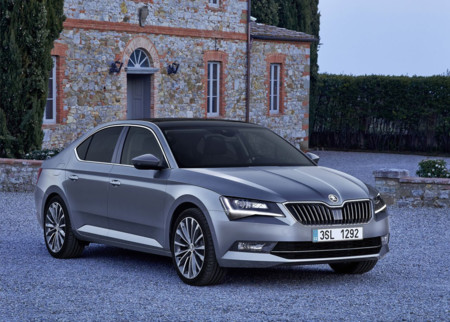 Skoda Superb 2016 1280 02