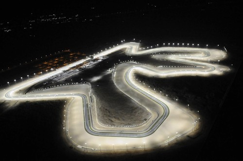 MotoGP cumple 10 años corriendo de noche en el desierto, y el GP de Catar 2018 está más caliente que nunca