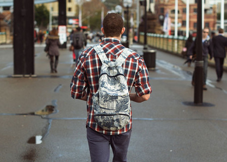 Recuperando las mochilas, el toque hipster llega a la ciudad