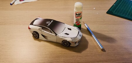 El Lexus LFA puede ser tuyo sí tienes una impresora, tijeras y pegamento
