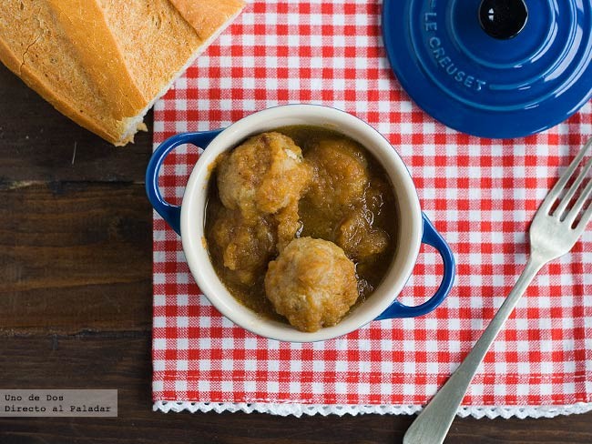 Cómo hacer albóndigas en salsa, receta tradicional
