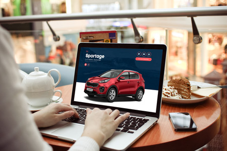 Ya puedes comprar un coche por Internet en España, gracias a la plataforma Trive. Y sin moverte de casa