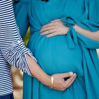 Dona sus óvulos a su gemela idéntica para que pueda ser madre años después de salvarle la vida con un trasplante de médula 