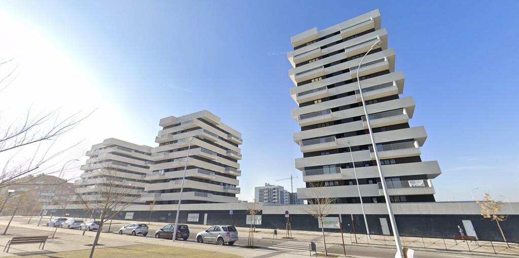 La arquitectura también tiene su McDonald's: así son los “edificios cebra” que invaden las ciudades y están cargados de polémica