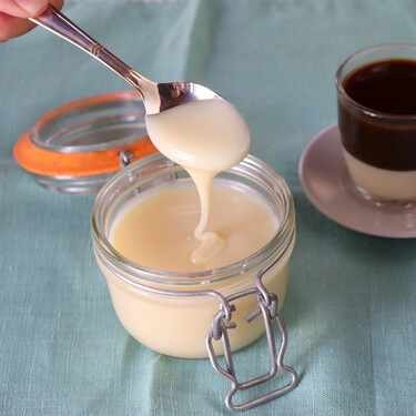 Cómo hacer leche condensada casera para tus recetas de repostería: superfácil y con dos ingredientes