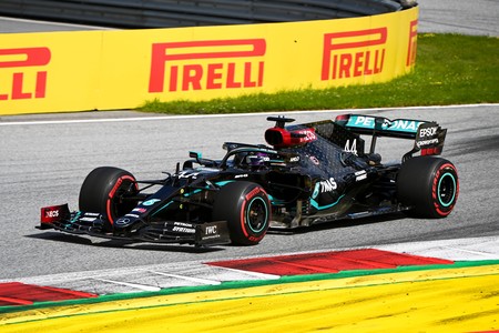 Lewis Hamilton lidera el doblete de Mercedes y Carlos Sainz consigue su primera vuelta rápida en Fórmula 1