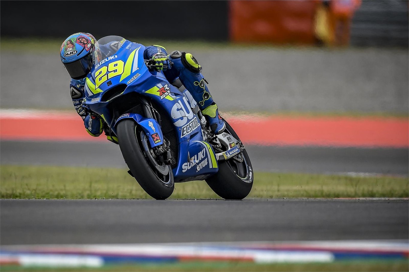 Andrea Iannone sorprende marcando el mejor tiempo en COTA por delante de Marc Márquez