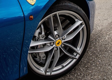 Ferrari Logo Wheel