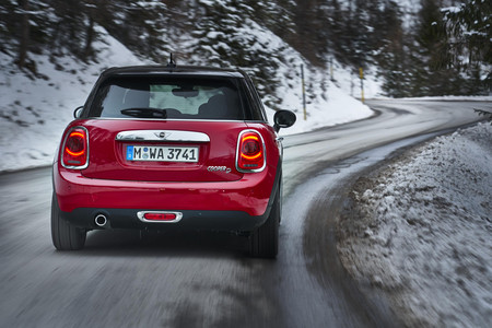 La familia MINI estrena un nuevo cambio de doble embrague y siete velocidades