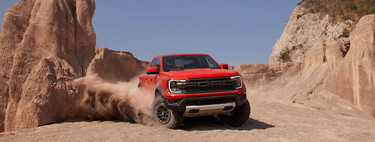 ¡Bestial! La nueva Ford Ranger Raptor de 288 CV ya está aquí, y es prácticamente una pick-up de carreras con matrícula