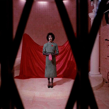 Este clásico de Tim Curry, se ha mantenido en cartelera de forma ininterrumpida más de 50 años y no es solo una gamberrada: es el mejor manifiesto de ciencia ficción que hemos tenido