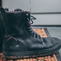 Chollos en tallas sueltas de botas Geox, Superdry y Levi's rebajadas hoy en Amazon