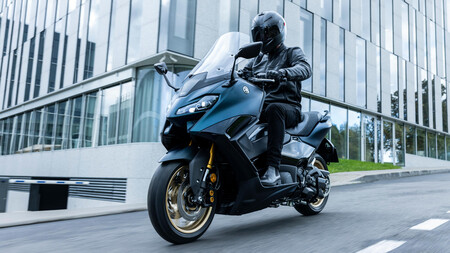 ¡Sorpresa! La Yamaha TMAX estrena generación con un aspecto más compacto, más deportivo y más equipada que nunca