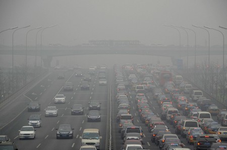 El debate sobre los coches eléctricos en España: altas expectativas y discursos de humo sobre la descarbonización
