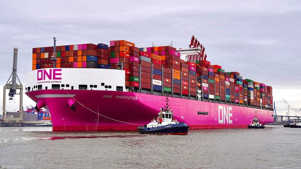 No es un barco, es un "Empire State" flotante: la machada del ONE superando el récord de contenedores a bordo
