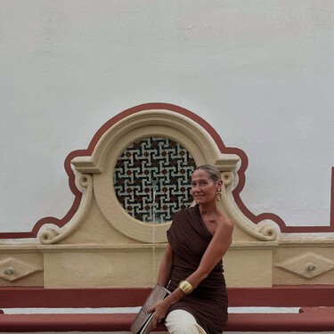 Cinco vestidos de lino de Mango y Parfois muy cómodos y elegantes perfectos para vestir bien a los 50 en verano 