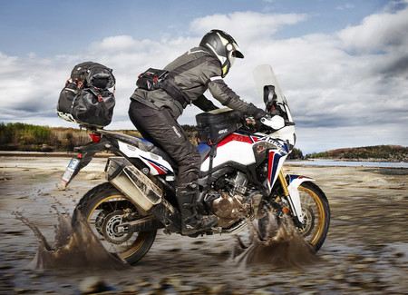 ¡Vade retro! Las bolsas Givi Gravel-T mantendrán lejos al agua y al barro en tus aventuras