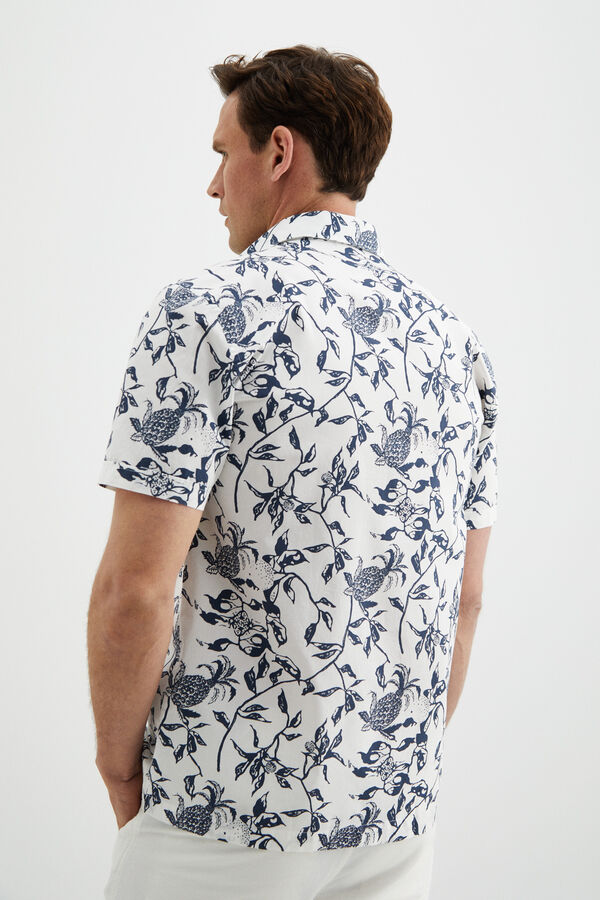 Camisa manga corta estampada hojas