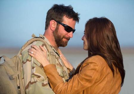 Bradley Cooper y Sienna Miller en American Sniper