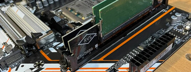 Ante los precios absurdos de la RAM, este jugador utilizó una medida extrema: usar memorias de laptop con adaptador 