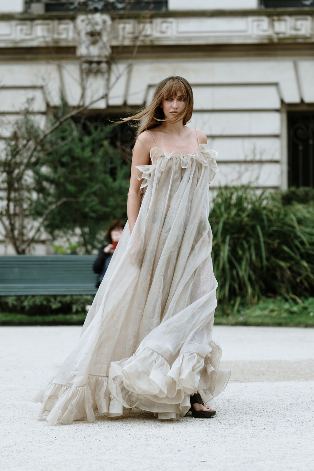 10 vestidos de Zara, Mango o Stradivarius bohemios, vaporosos y elegantes que fichamos ya y llevaremos durante todo el verano 2025