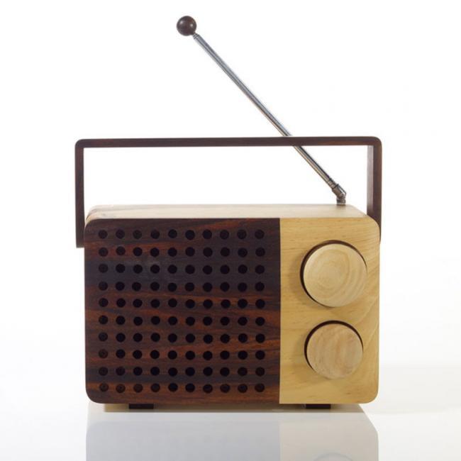 La colección "vintage" de radios de madera Wooden Radio de Magno Design