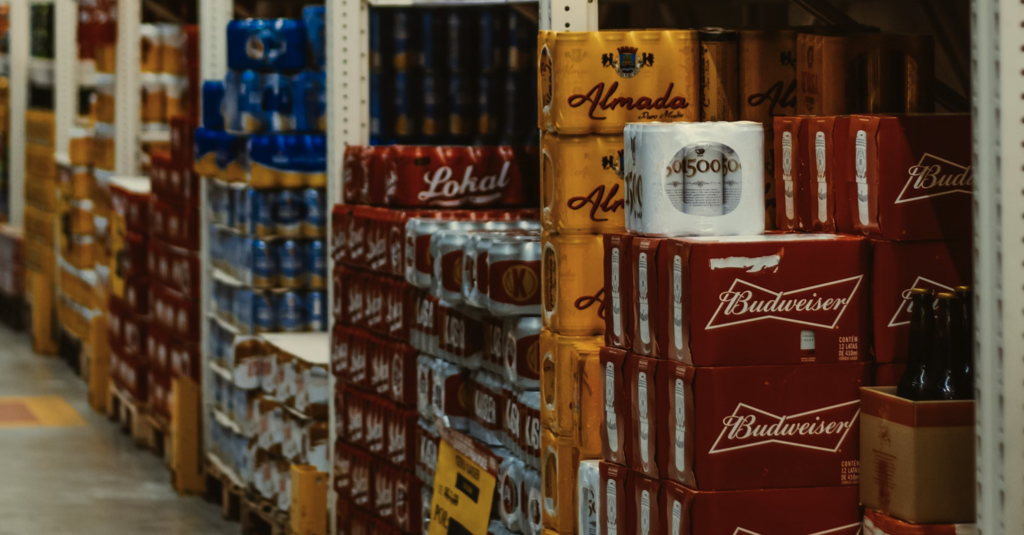 Nada de publicidad de cerveza 0,0 a las puertas de los colegios: el plan de Sanidad contra el "consumo responsable" de la industria