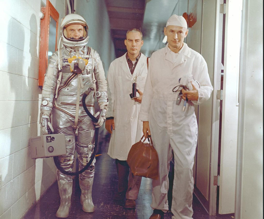 17 momentos milagrosos en la vida de John Glenn, el primer hombre de la