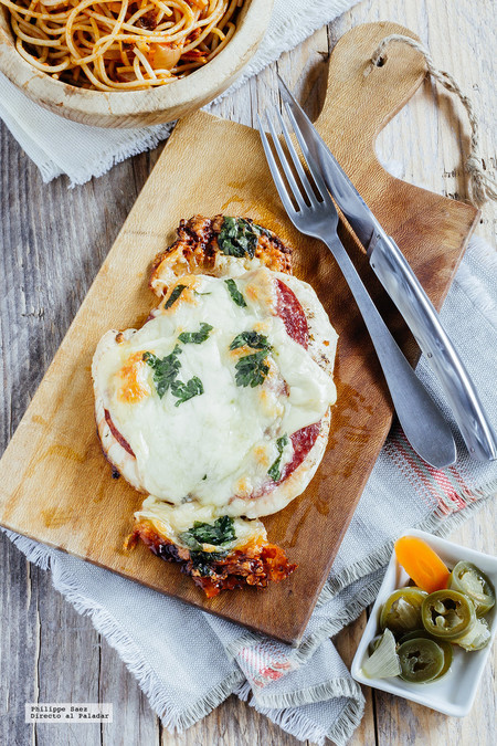 Milanesa de pollo con salami gratinada. Receta