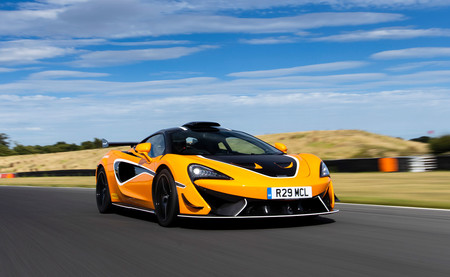 El espectacular McLaren 620R se vuelve más agresivo gracias al Pack R, con homenaje al F1 Longtail incluido