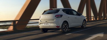 El Dacia Sandero lleva 12 años siendo el coche más vendido de España porque es barato y práctico. Ahora se ha actualizado y no es más caro, es incluso más barato