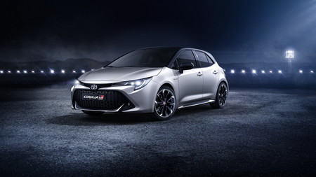 Toyota Corolla GR Sport se disfraza de hot-hatch con corazón híbrido
