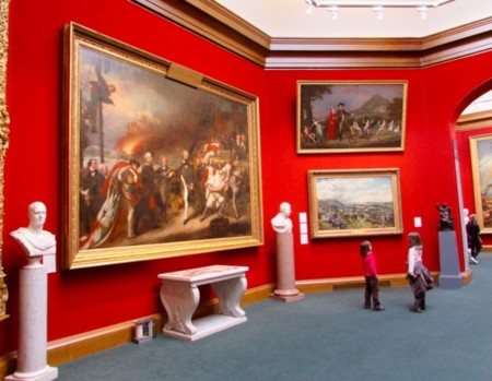 Galería Nacional de Escocia con niños