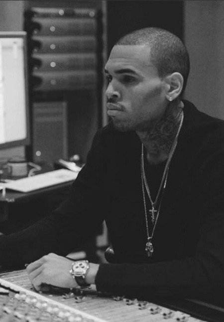 Chris Brown, ¿no iba para diez semanas? ¡Así no arreglamos nada!