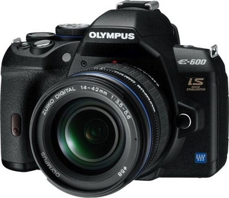 Olympus quiere prescindir del espejo en sus réflex en un plazo de dos años