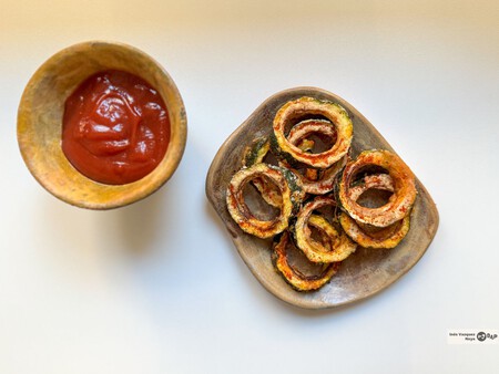 Aros de calabacín en la freidora de aire, un aperitivo fácil listo en 20 minutos