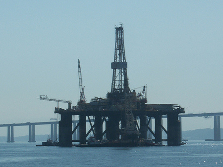 Petróleo, el dinero siempre llama dinero