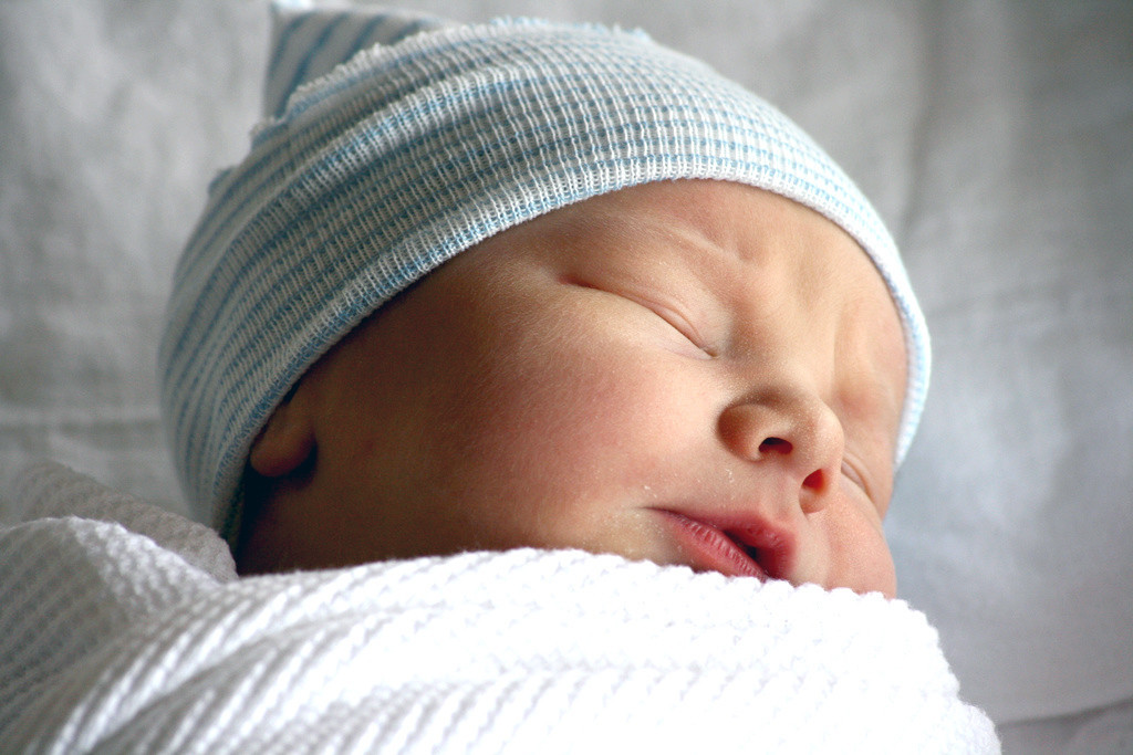 Recien Nacido Cuidados Prematuros Cuna Moises Y Mas Bebes Y Mas