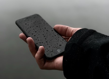 Apple patenta un sistema de eyección de agua para los altavoces del iPhone