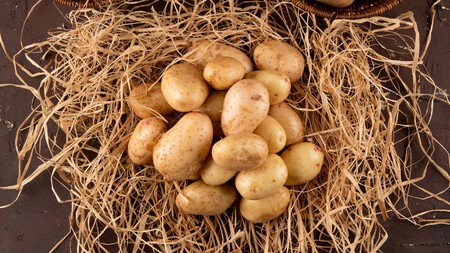 ¿Las papas con raíces se pueden comer? Aquí te lo decimos y te damos un truco para evitar que broten