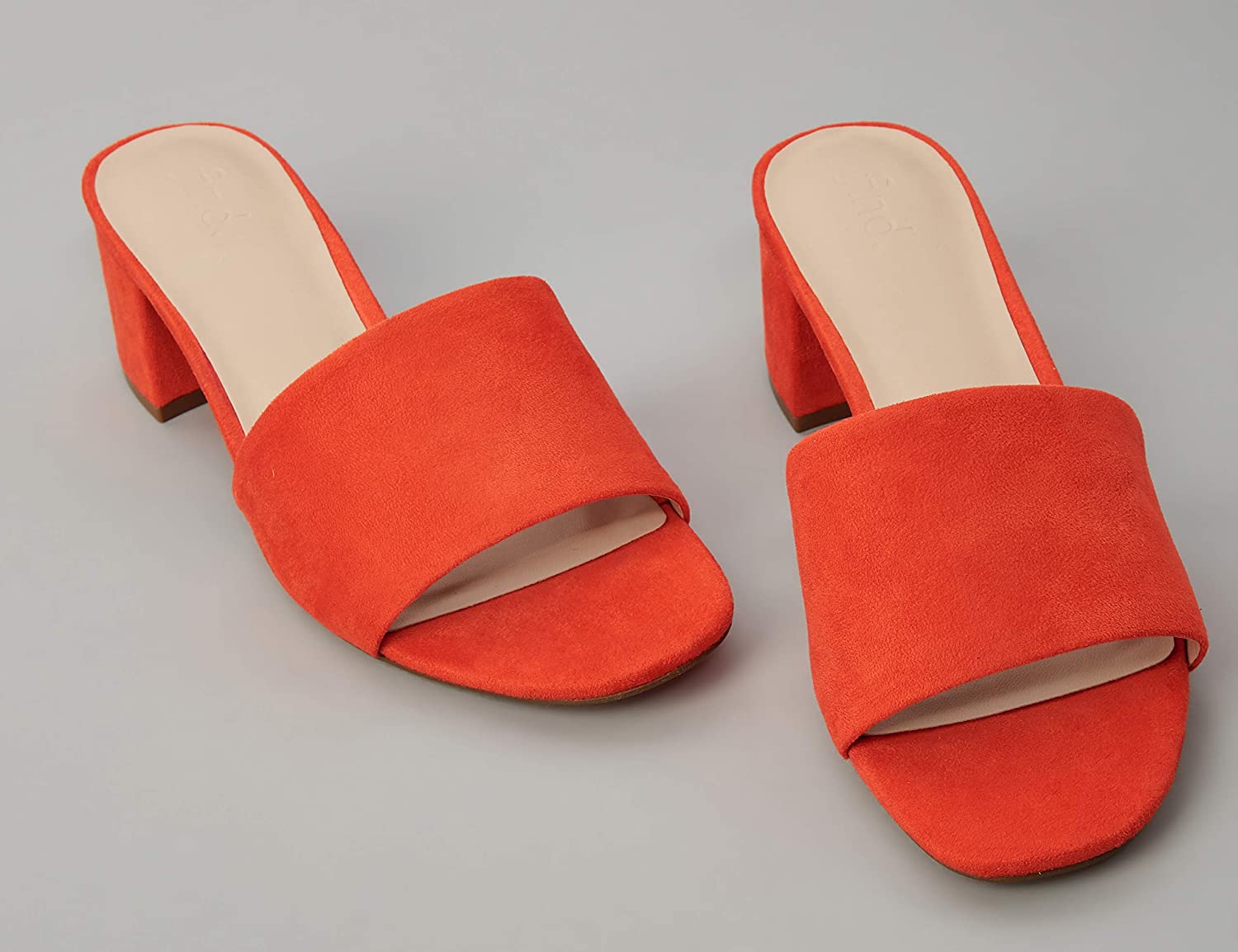 Marca Amazon - find. Wide Fit Simple Block Heel Mule - Sandalias con punta abierta Mujer
