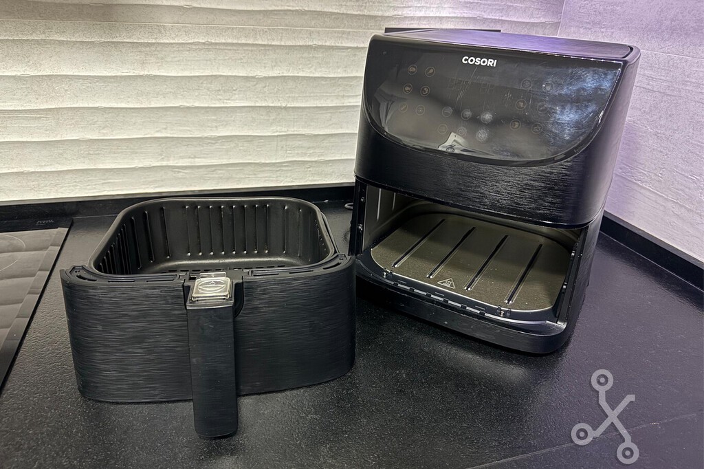 Ni detergentes desengrasantes, lavavajillas ni limón. Esto es lo que recomienda Bosch para limpiar tu freidora de aire 