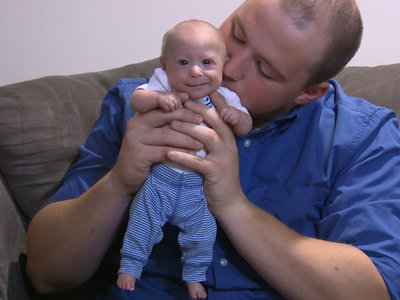 El curioso caso de Matthew: tiene 7 meses y parece un recién nacido 